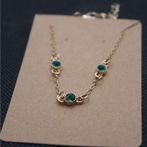 NWT Elegant Gold and Green Bracelet - Picture 1 of 5